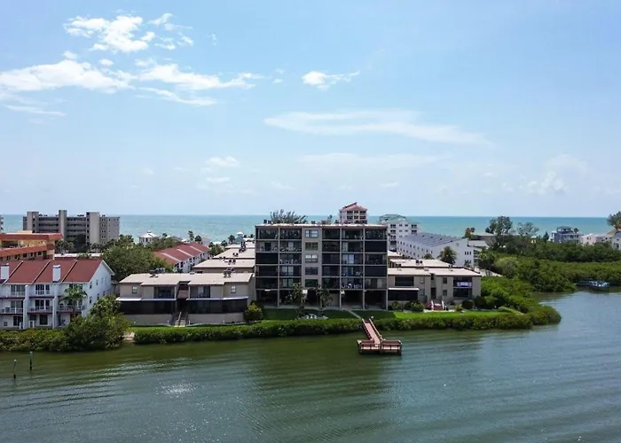Sea Club #6 - Footprints In The